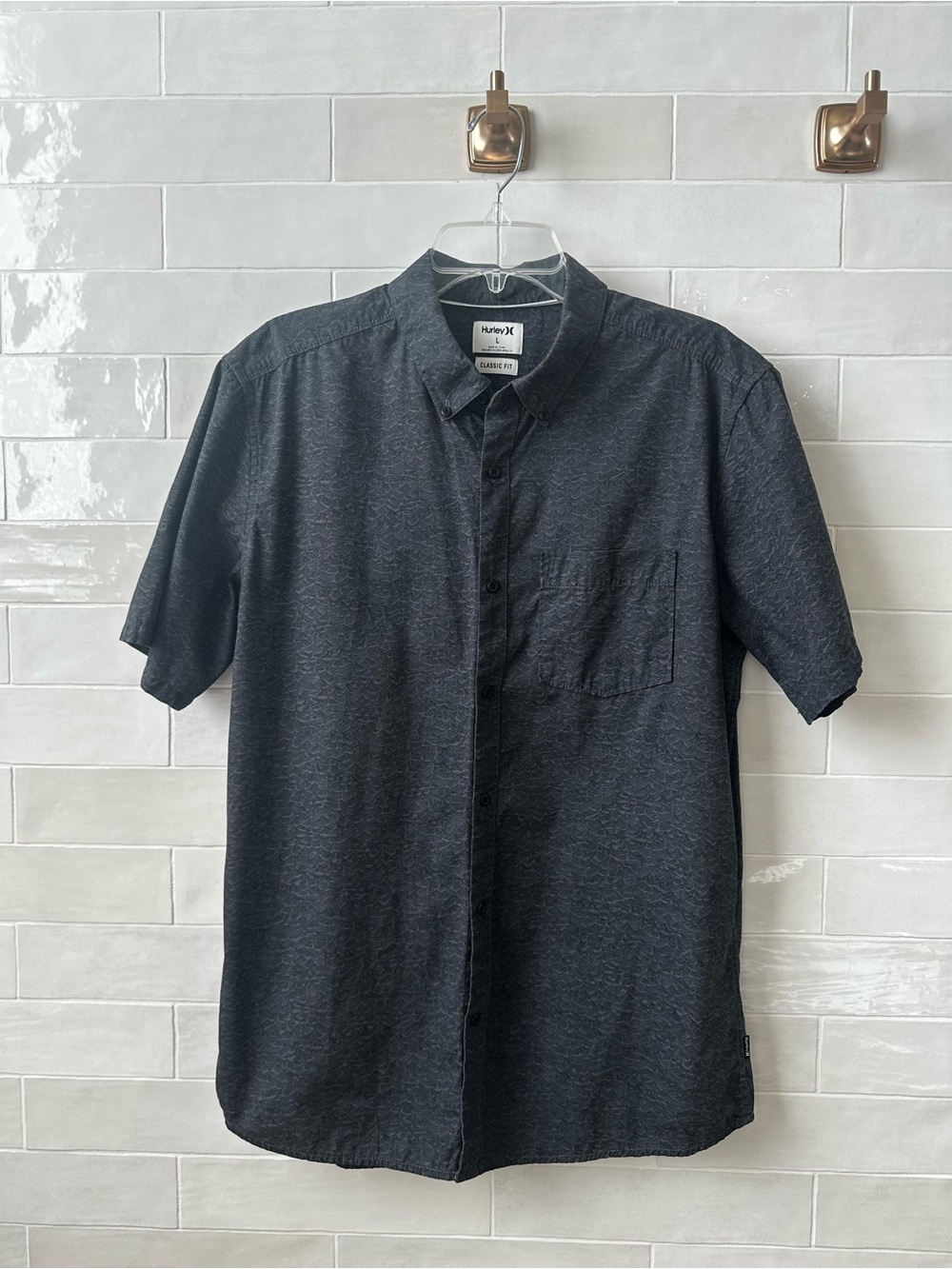 Hurley Men's Short Sleeve Button-Down Shirt — Charcoal Gray